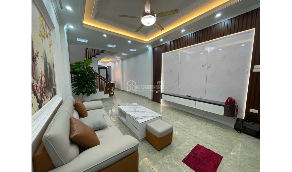 Bán Nhà Hoa Lâm, Việt Hưng Long Biên, 56m2  x 5 tầng, ô tô đỗ cửa, dưới 8,3 tỷ